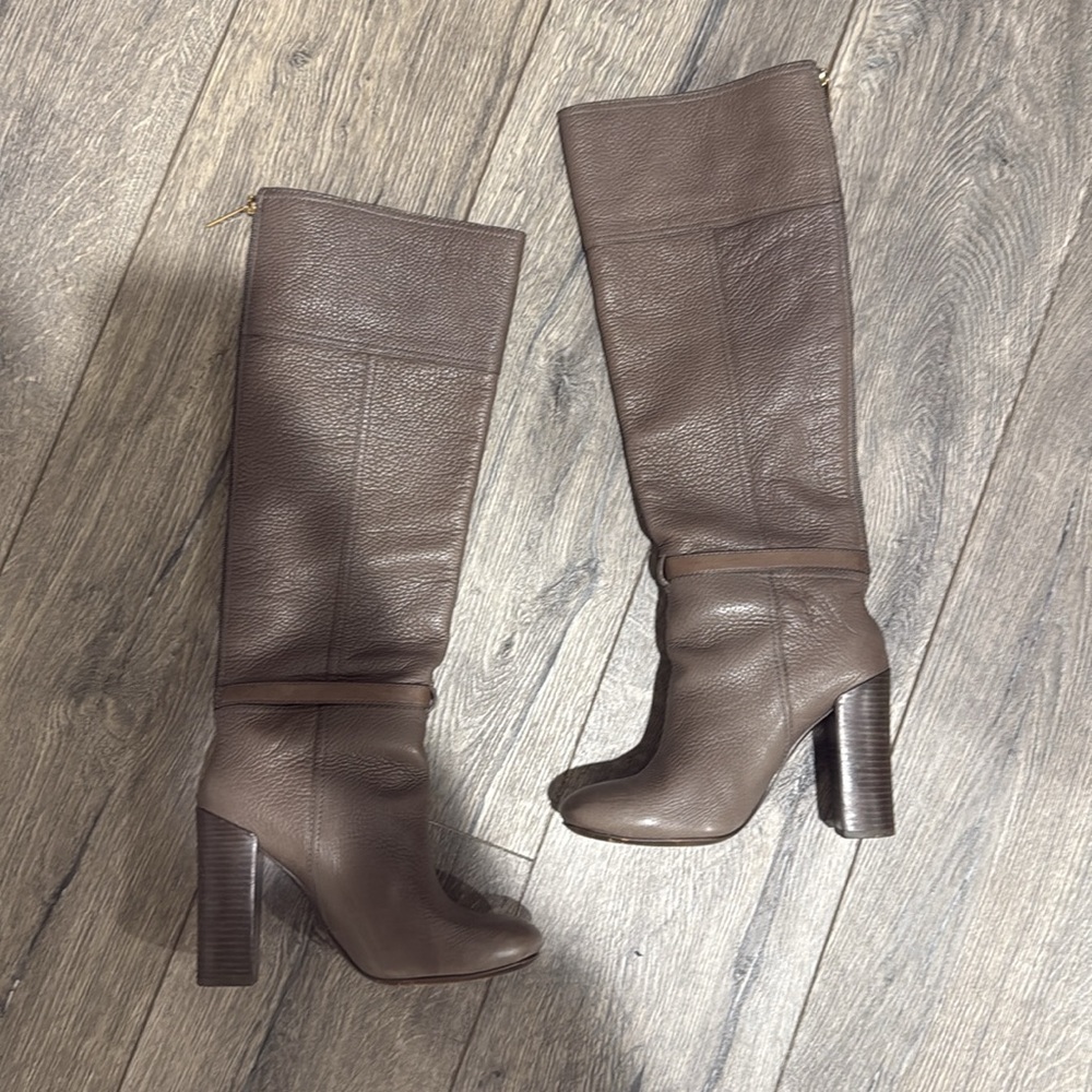 • Tory Burch • Women’s Jenna High Heeled Boots
Pebbled Leather Gray 8 - Picture 3 of 5